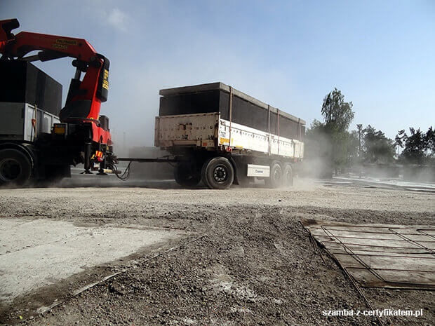 Transport monolitycznych szamb betonowych  w Lipsku z gwarancją